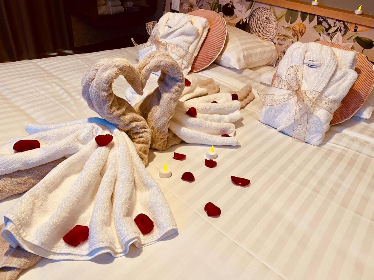 שאמפניול Le Bois Dormant-Hotel Restaurant & Spa Logis Hotel מראה חיצוני תמונה